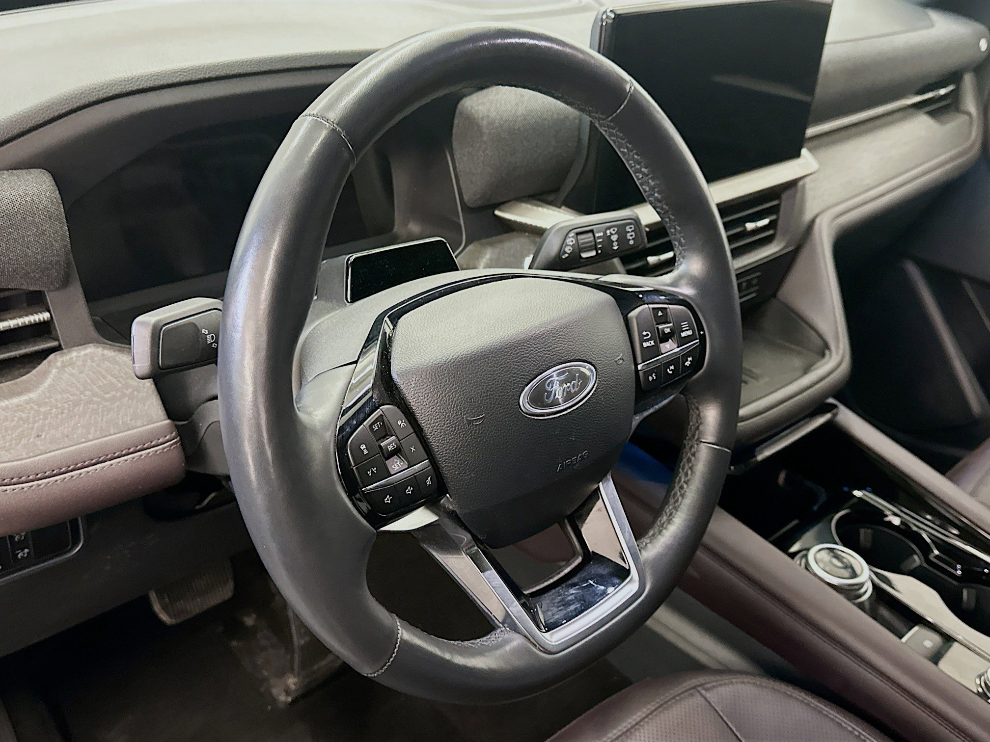 Used 2025 Ford Explorer Platinum w/ LUX Leather Package AWD/4WD image 18