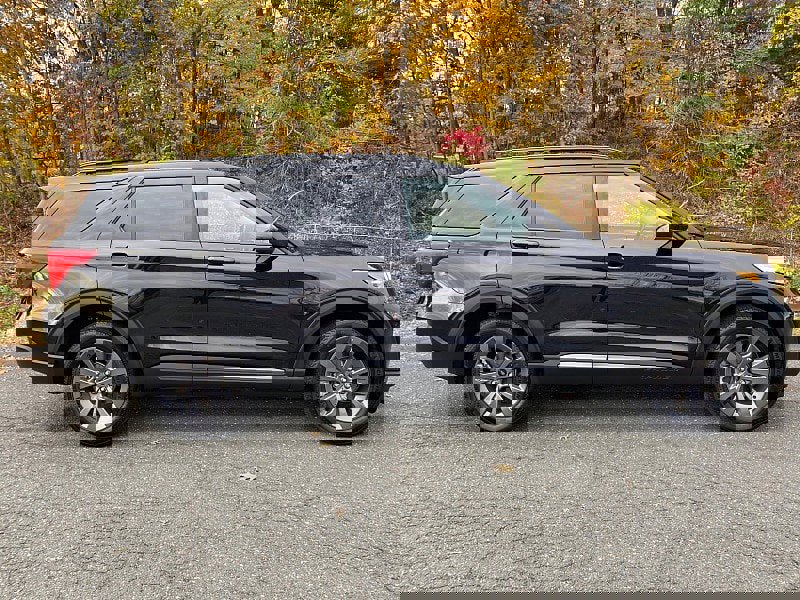 Certified 2022 Ford Explorer XLT w/ Equipment Group 202A image 5