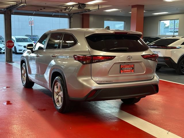 Used 2023 Toyota Highlander LE AWD/4WD image 5