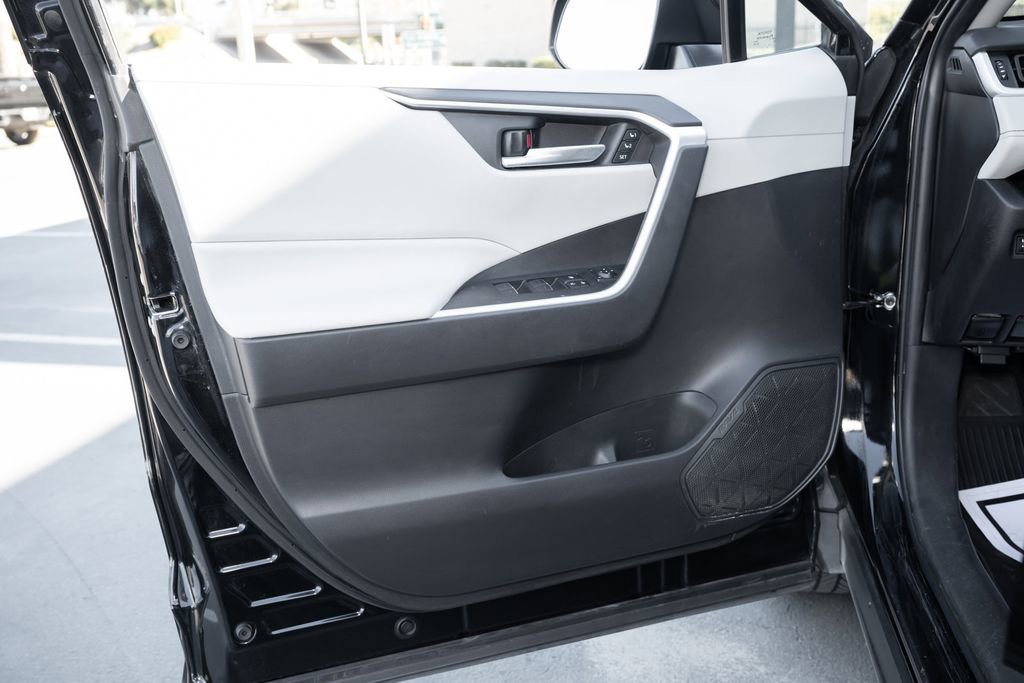 Used 2023 Toyota RAV4 XLE Premium AWD/4WD image 20