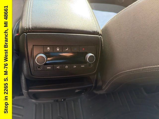 Used 2017 Chevrolet Traverse LT FWD image 17