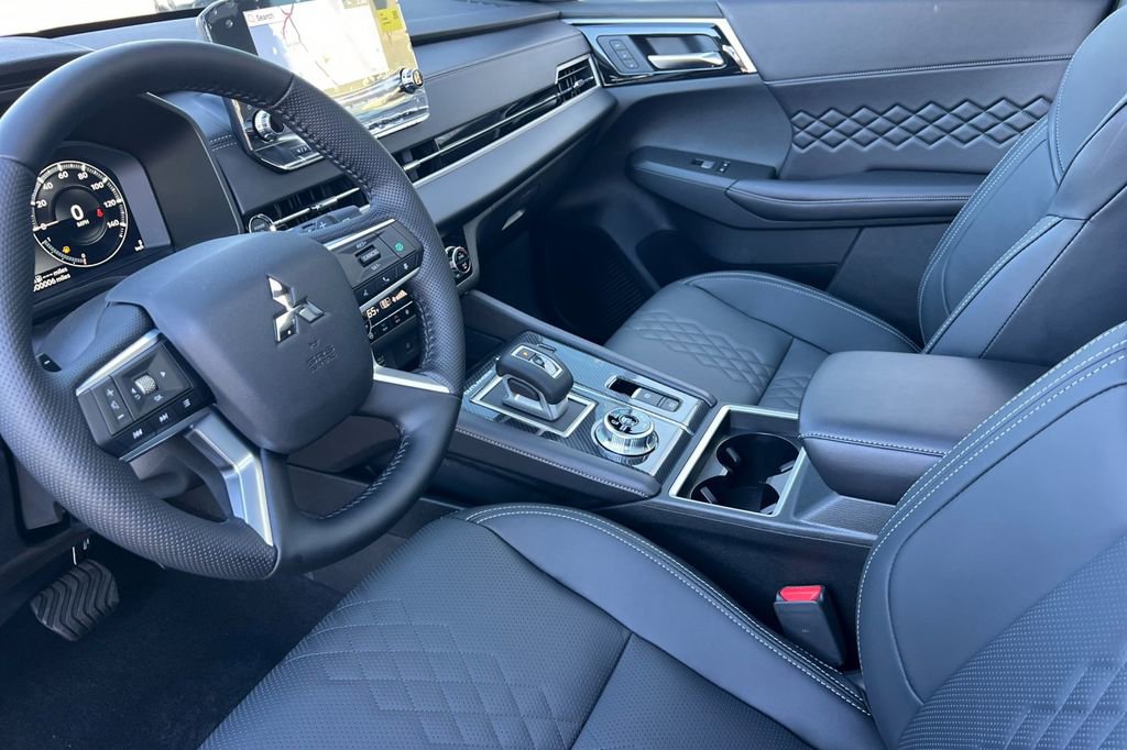 New 2025 Mitsubishi Outlander SEL Black Edition image 11