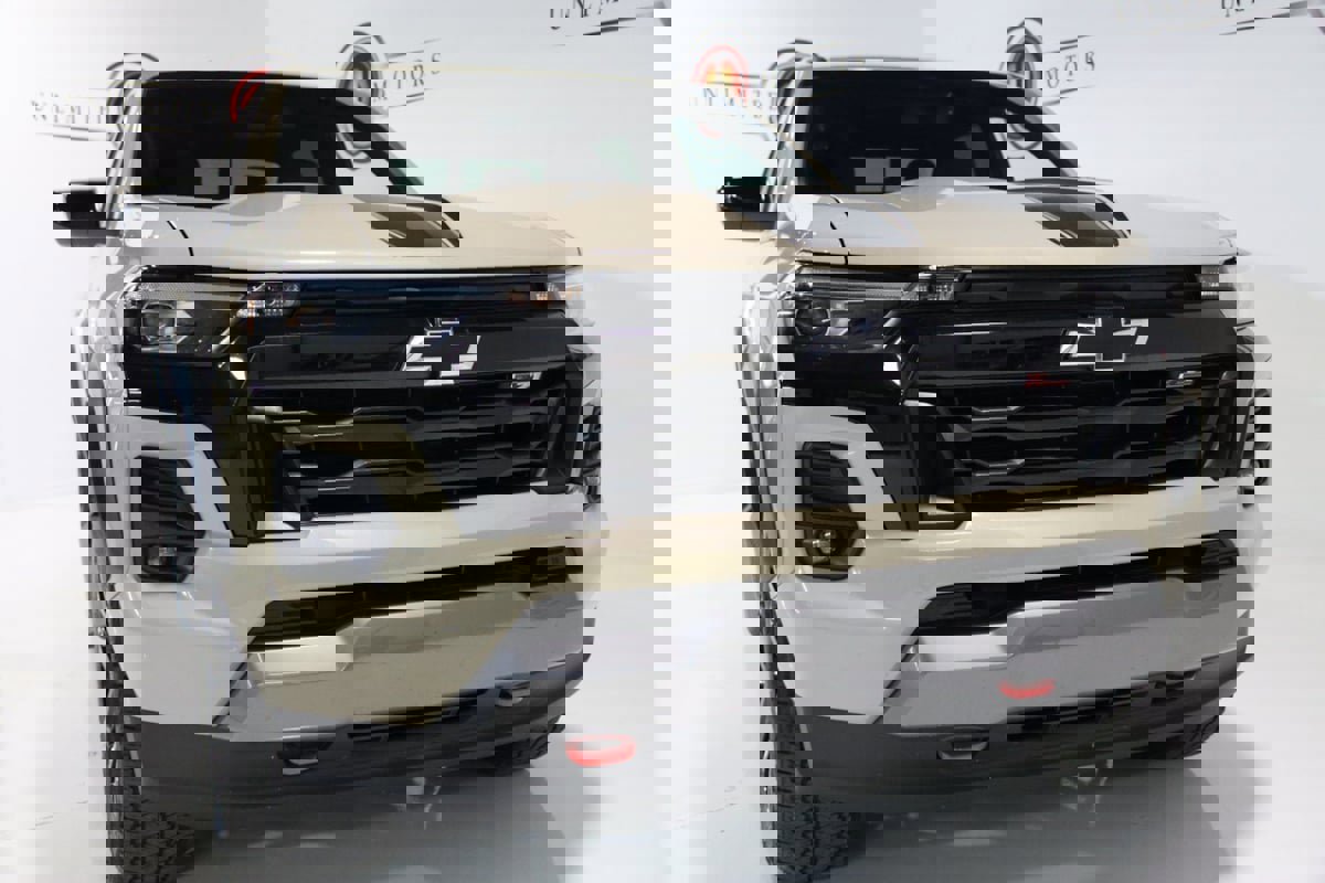 Used 2024 Chevrolet Colorado Z71 w/ Z71 Convenience Package 2 image 26