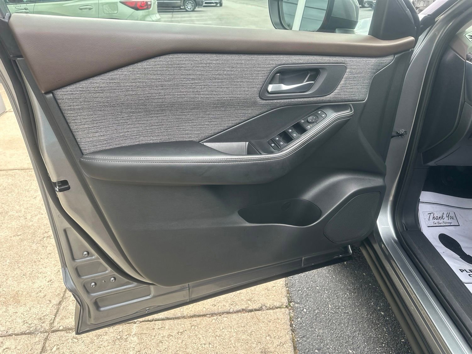 Used 2023 Nissan Rogue SV AWD/4WD image 21