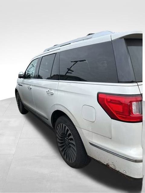 Used 2020 Lincoln Navigator Black Label w/ Cargo Convenience Package image 4