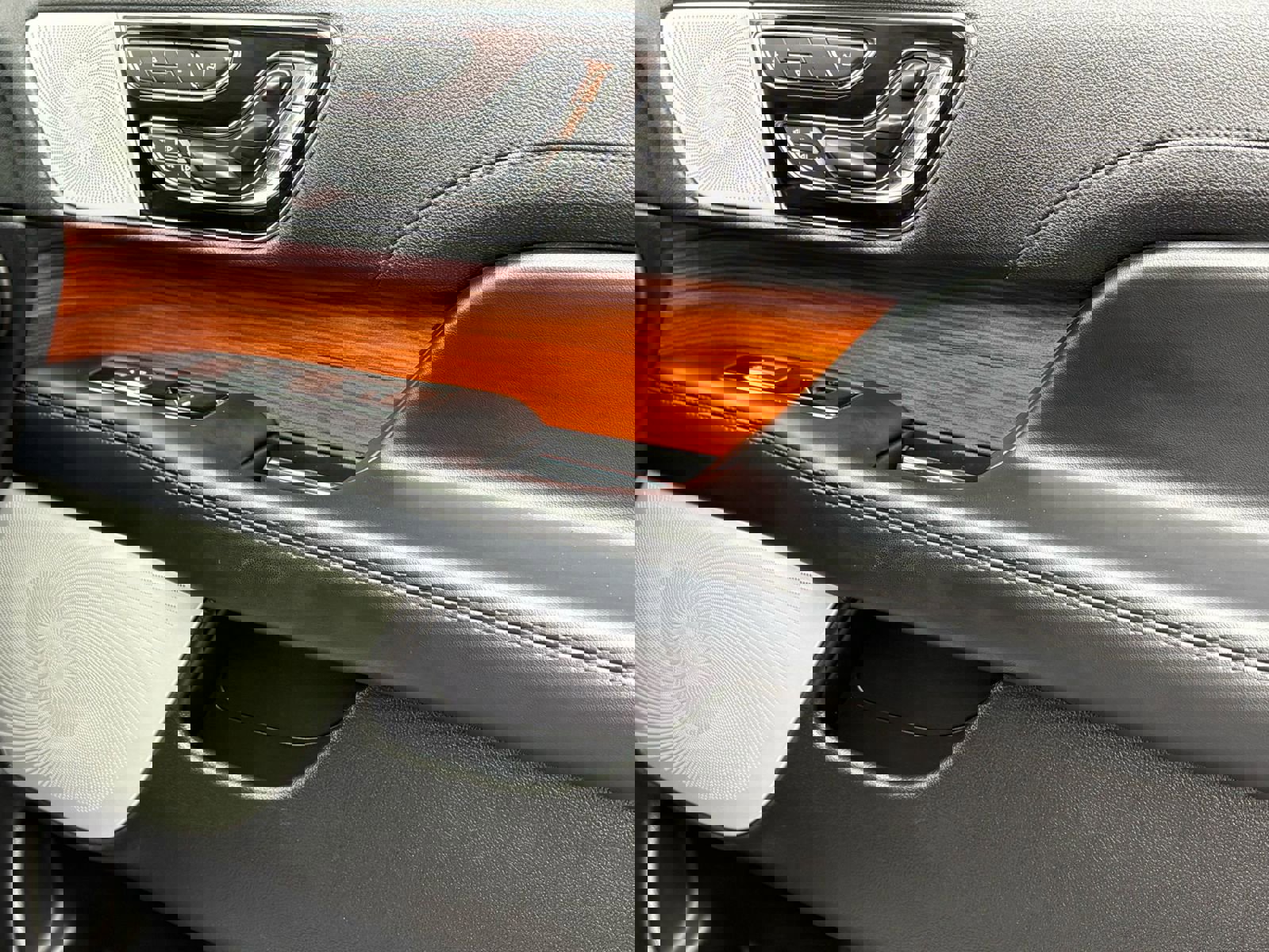 Used 2019 Lincoln Navigator Reserve image 38