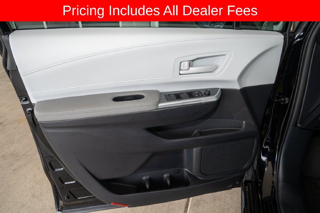 New 2026 Toyota Sienna LE FWD image 13