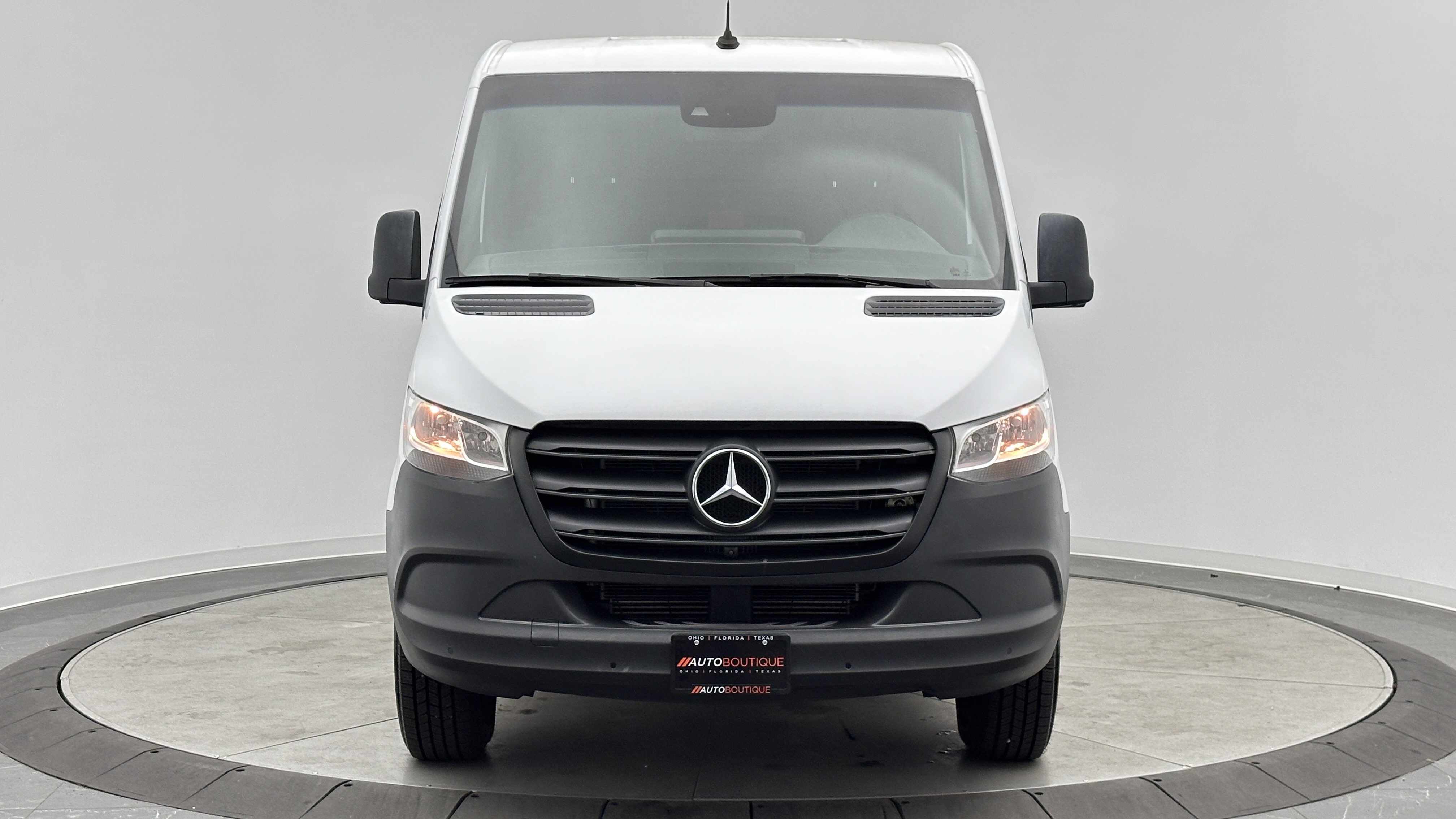 Used 2022 Mercedes-Benz Sprinter 1500 image 2