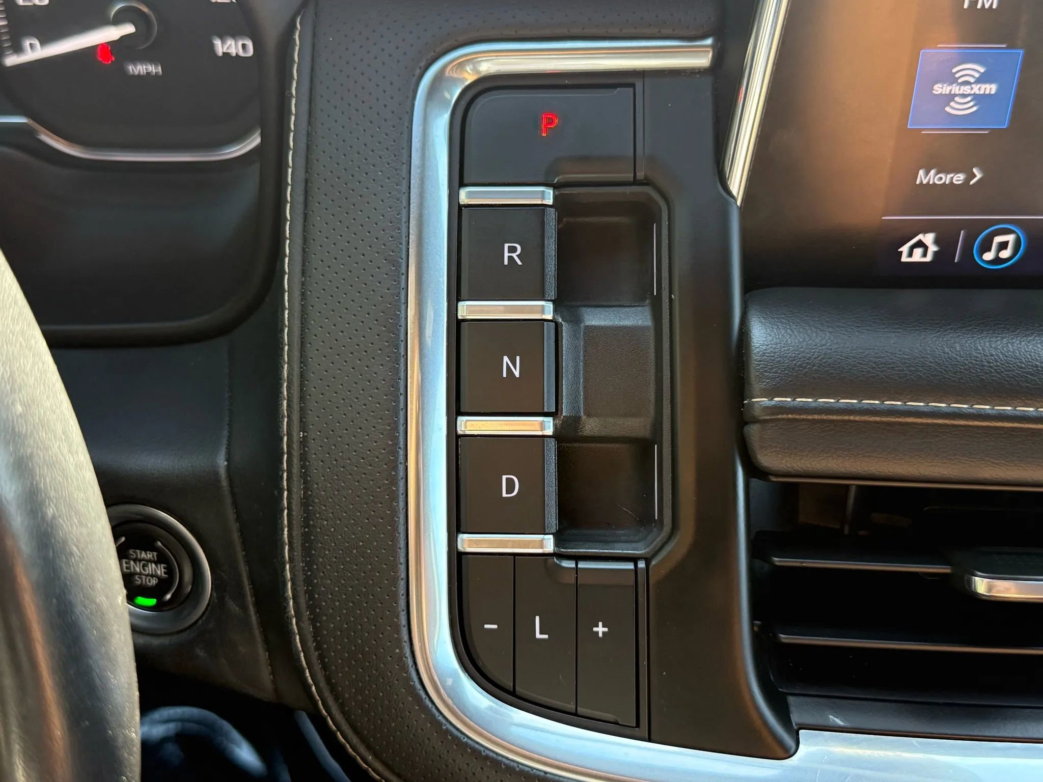 Used 2021 GMC Yukon XL SLT w/ SLT Premium Package image 18