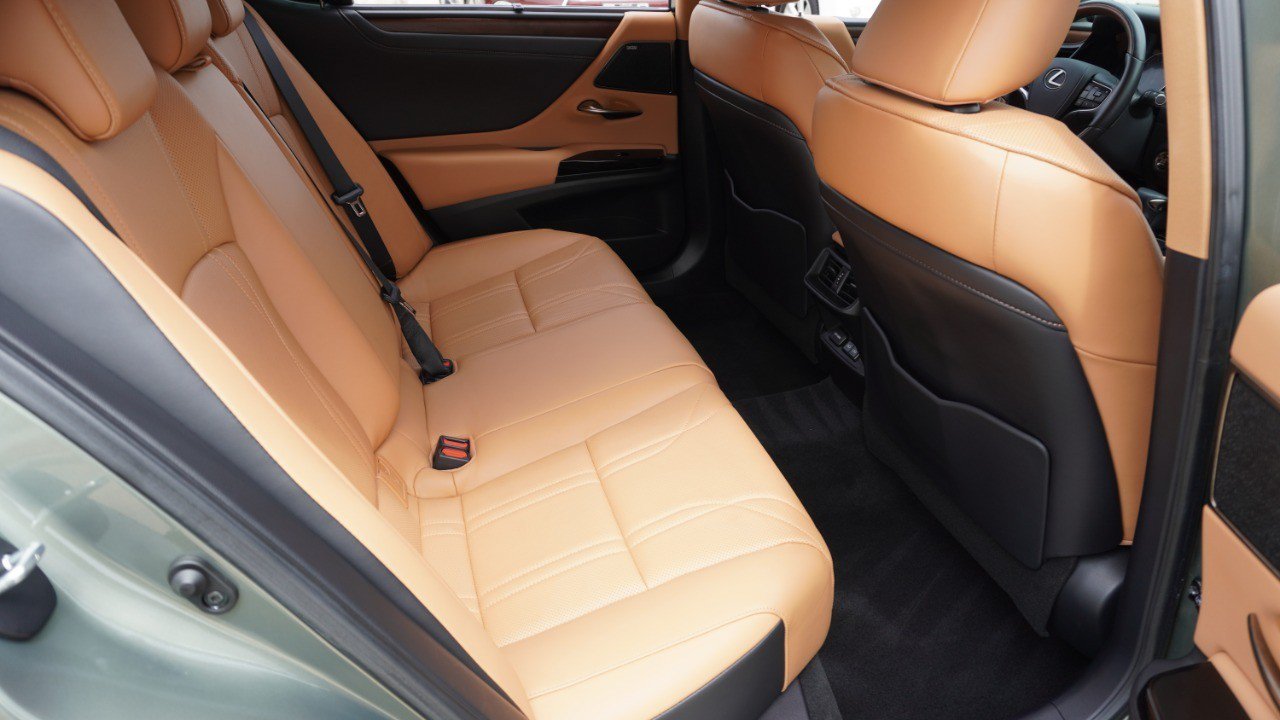Certified 2024 Lexus ES 350 Ultra Luxury w/ Accessory Package (Z2) FWD image 32