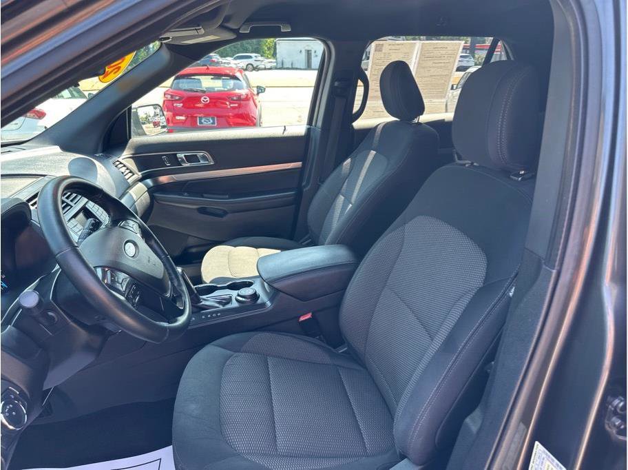 Used 2018 Ford Explorer XLT image 14