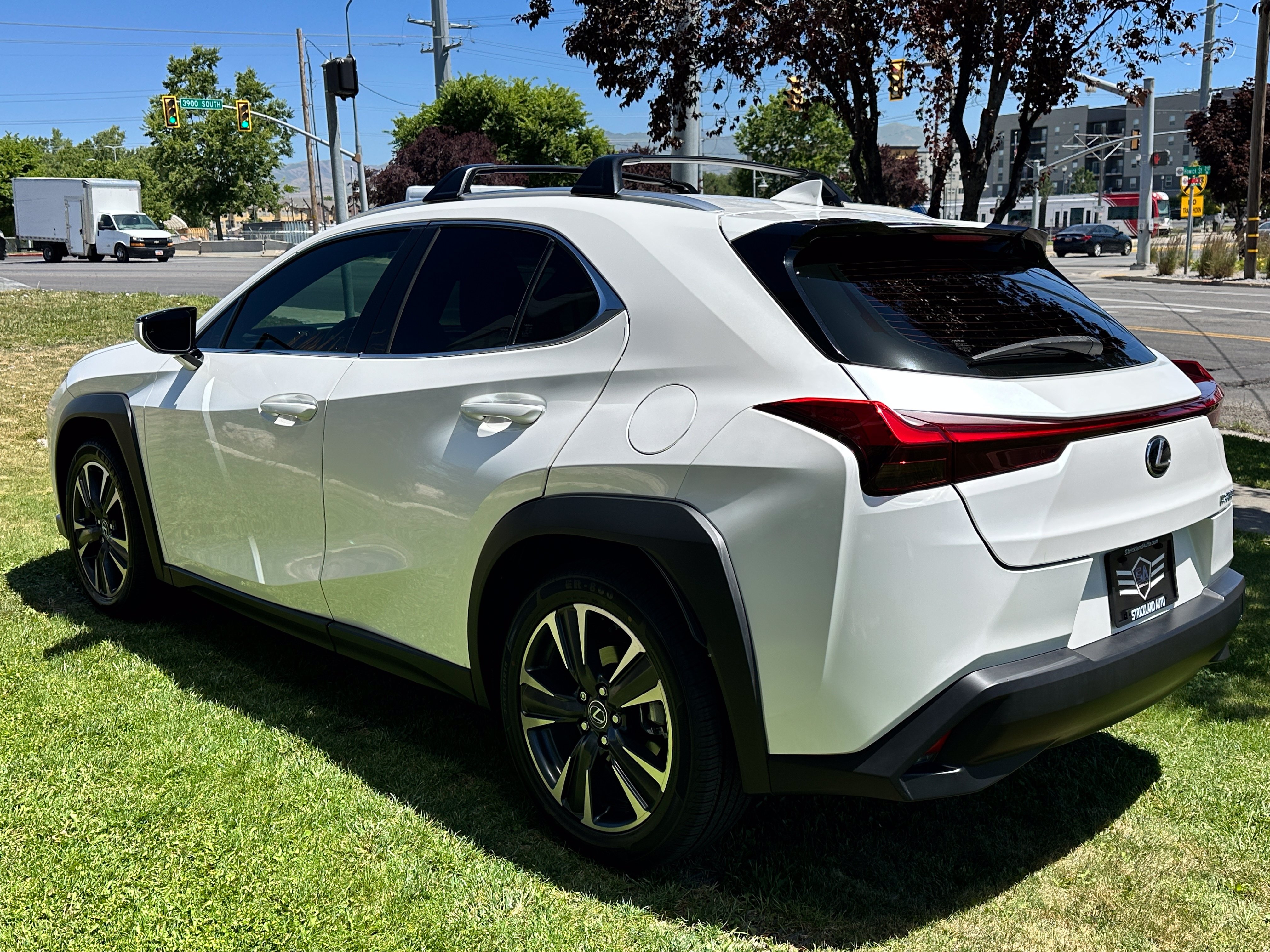 Used 2019 Lexus UX 200 w/ Accessory Package 2 FWD image 9