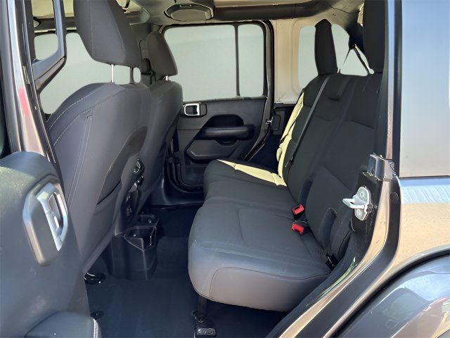 Used 2019 Jeep Wrangler Unlimited Sahara w/ Cold Weather Group AWD/4WD image 16