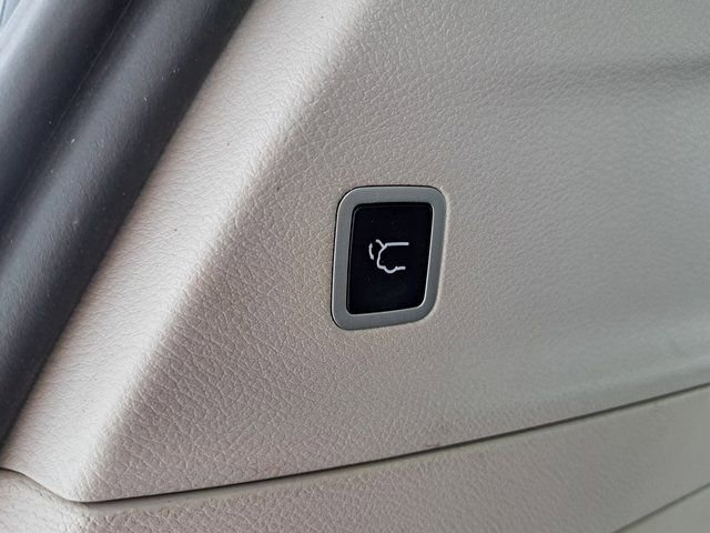 Used 2024 Kia Carnival LX FWD image 32