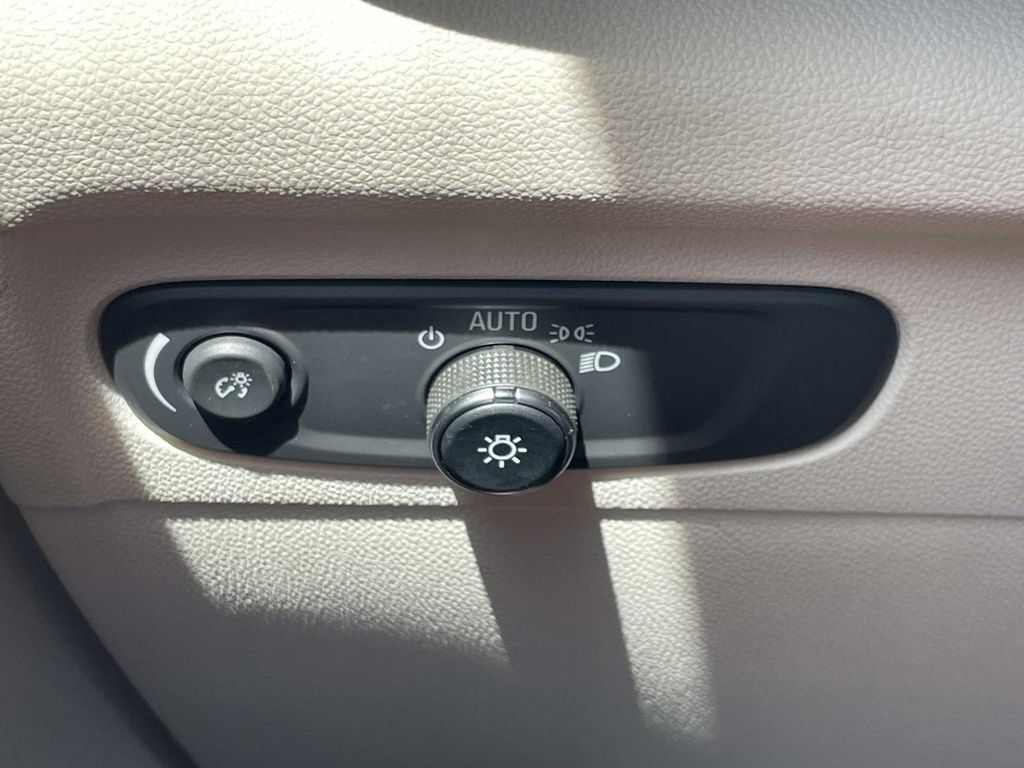 Used 2023 Buick Envision Preferred AWD/4WD image 28