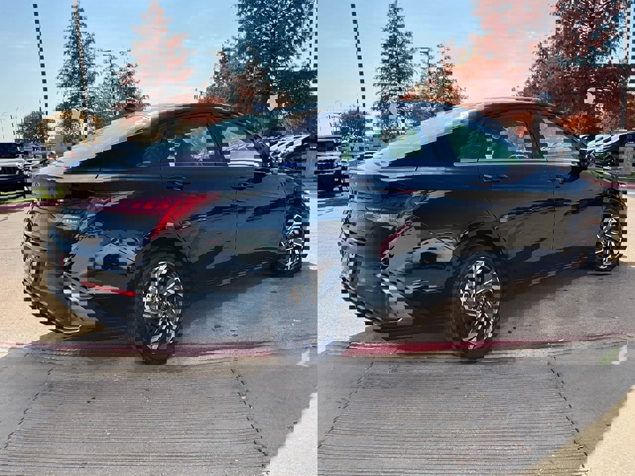 Used 2025 Hyundai Elantra SEL image 6