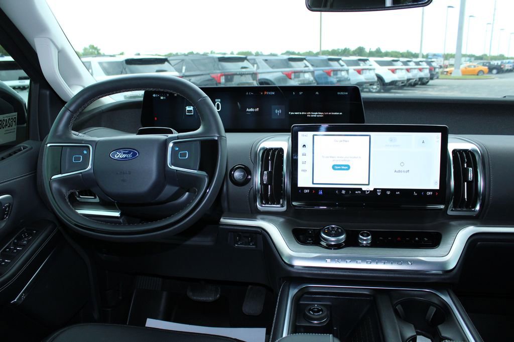 Used 2025 Ford Expedition Platinum w/ Driver's Package AWD/4WD image 35