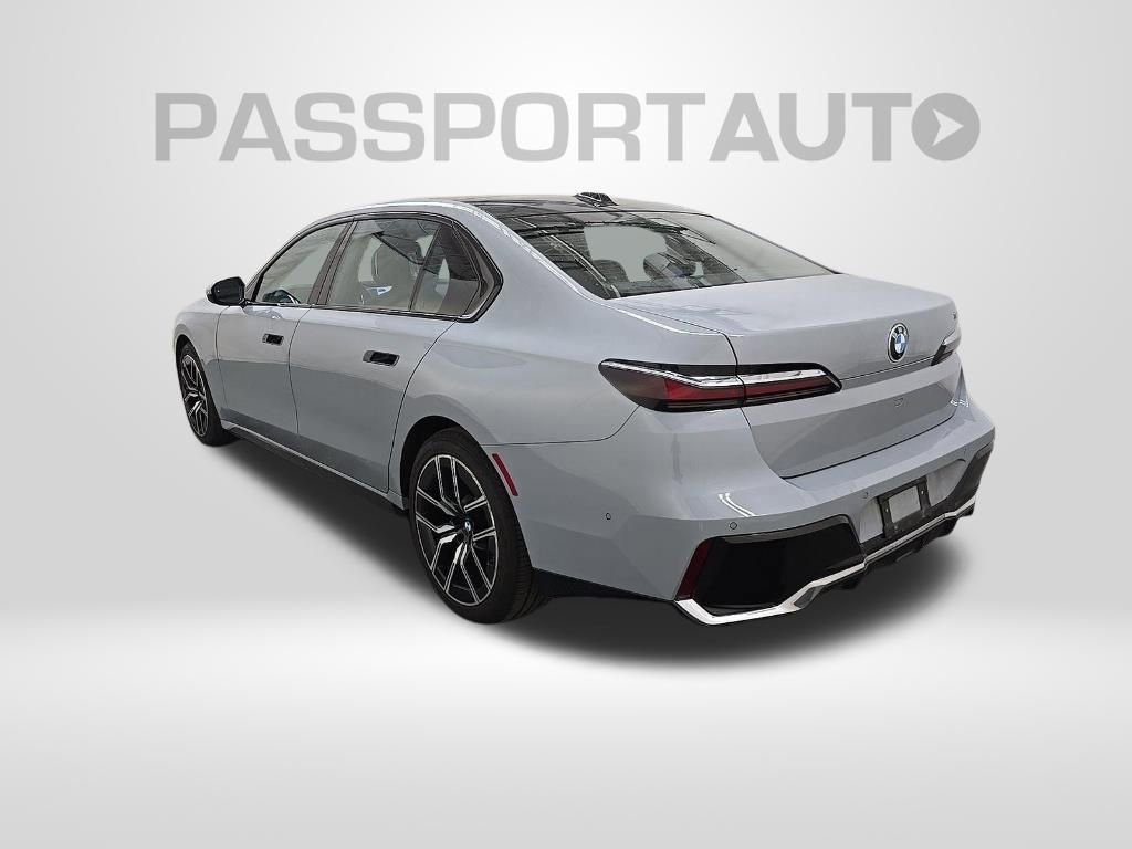 Used 2023 BMW 740i w/ Parking Assistance Package RWD image 7