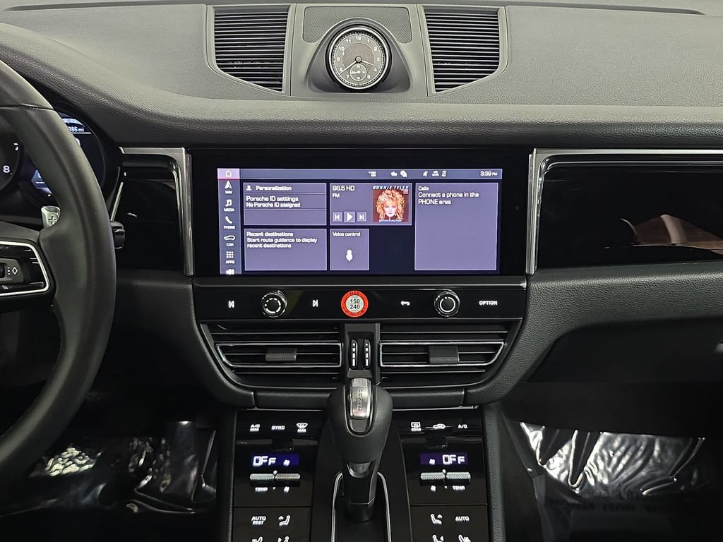 Certified 2026 Porsche Macan AWD/4WD image 16