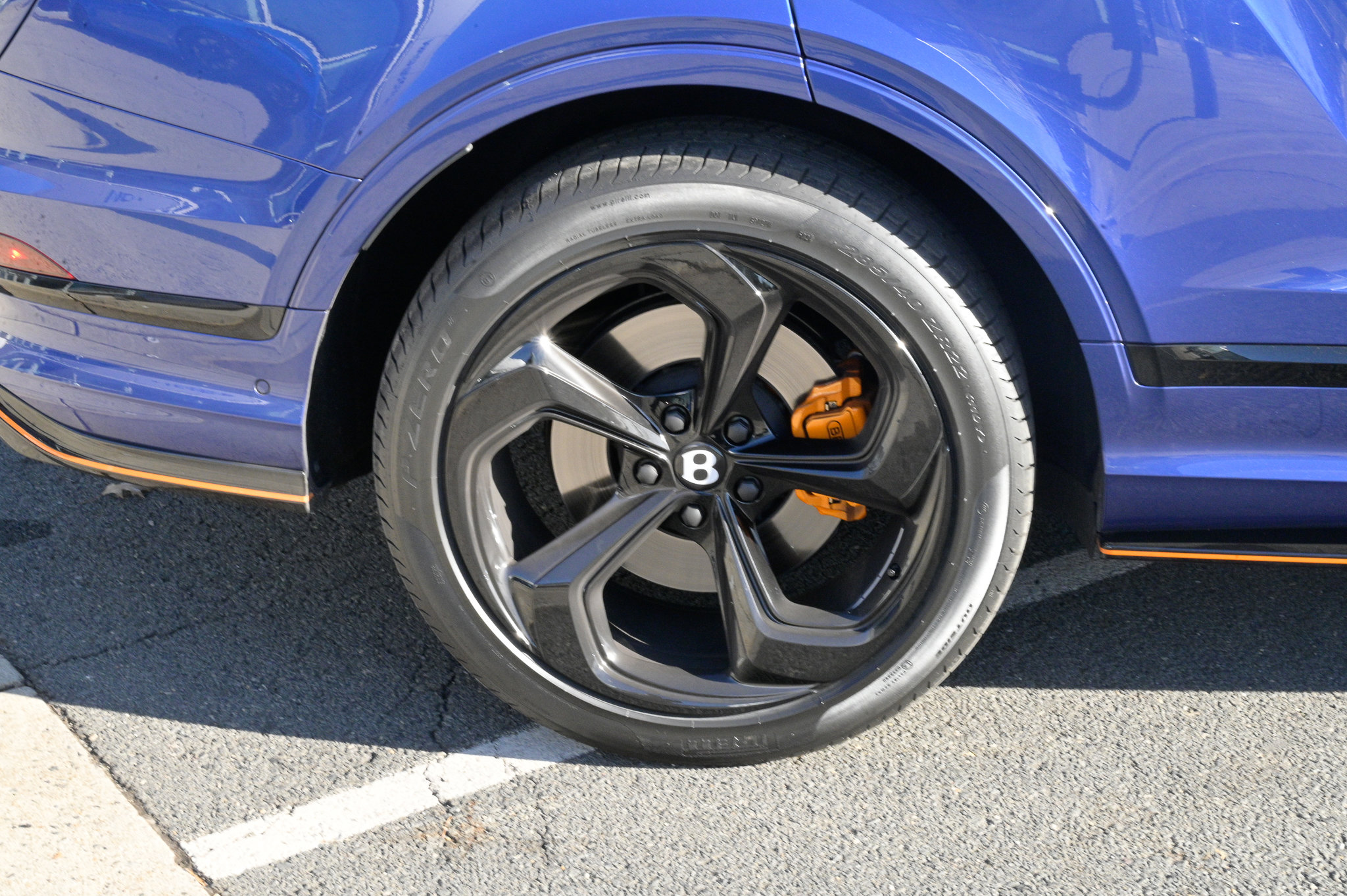 Used 2025 Bentley Bentayga image 11