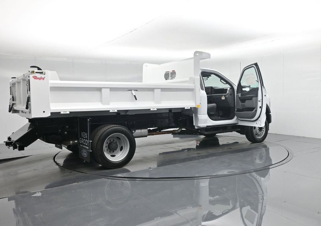 New 2025 Ford F550 2WD Regular Cab Super Duty image 5