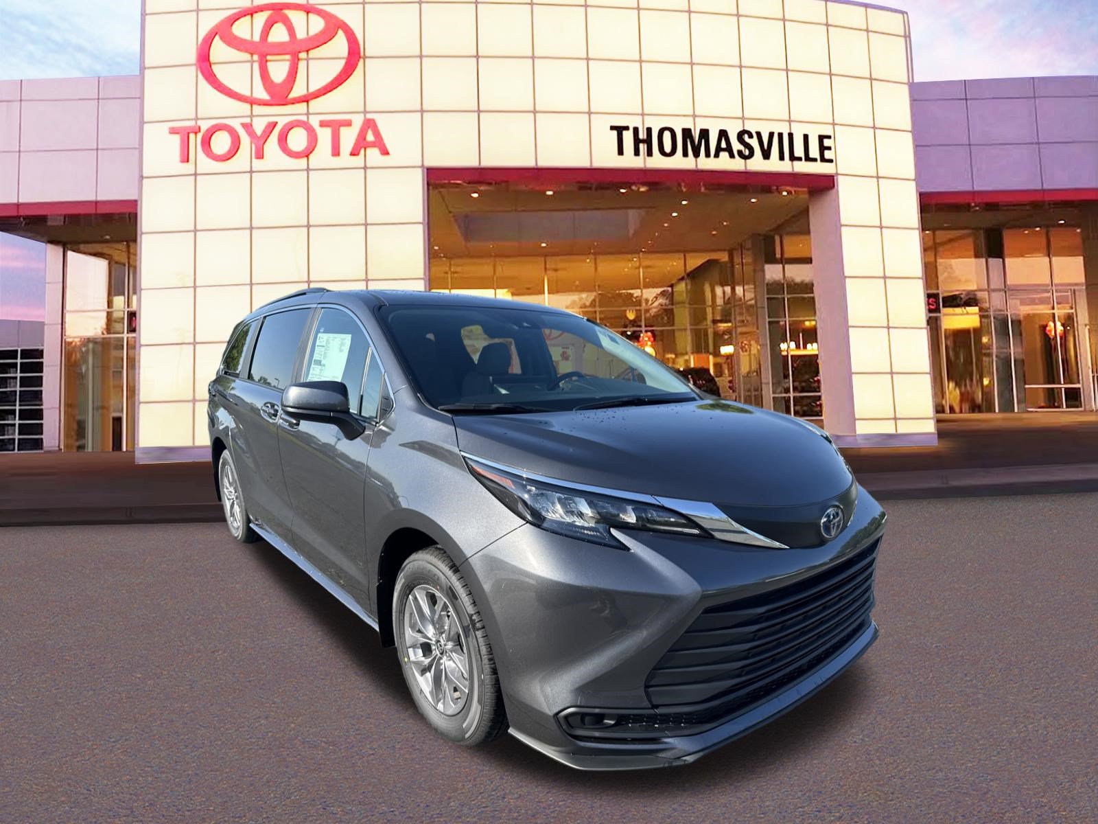 New 2025 Toyota Sienna LE FWD image 3