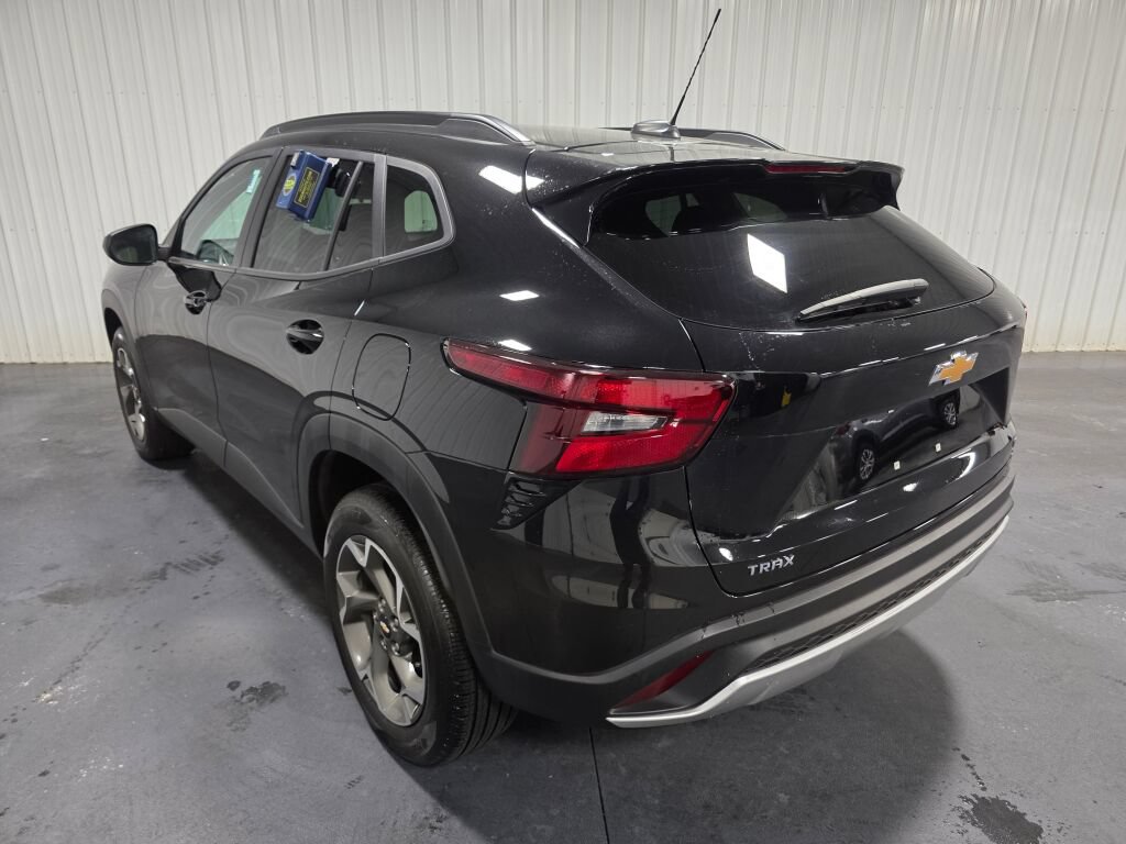 Used 2024 Chevrolet Trax LT FWD image 3