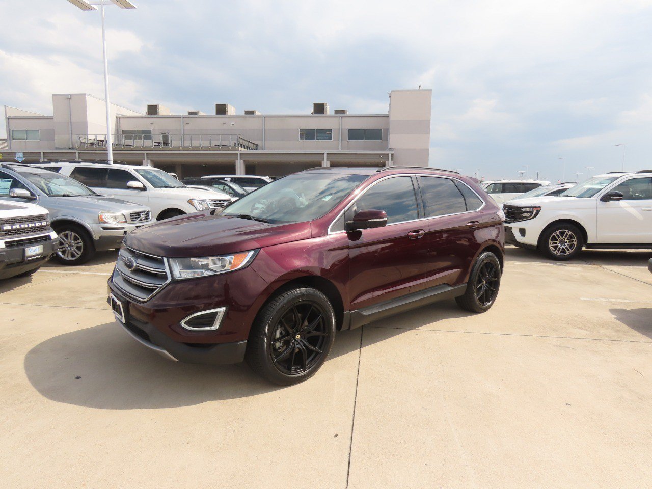 Used 2018 Ford Edge SEL w/ Equipment Group 201A FWD image 2
