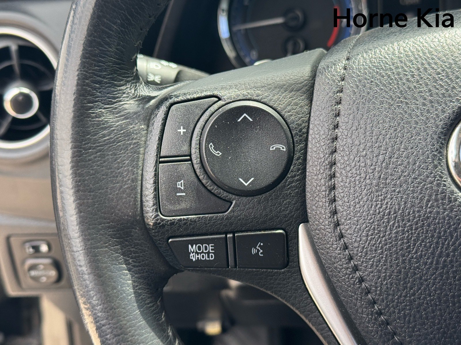 Used 2018 Toyota Corolla SE w/ Carpet Mat Package (TMS) FWD image 18