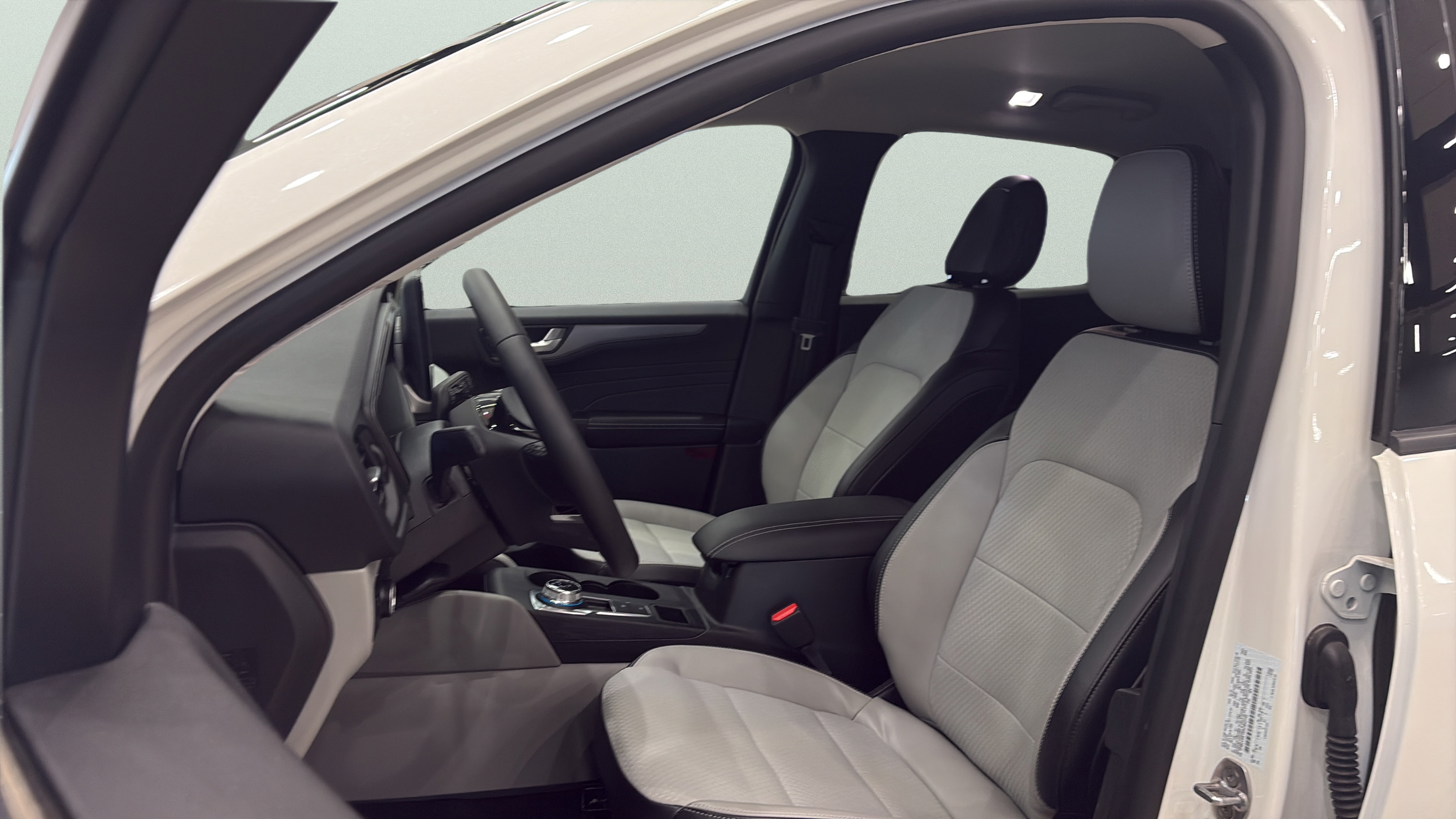Used 2024 Ford Escape SE FWD image 9
