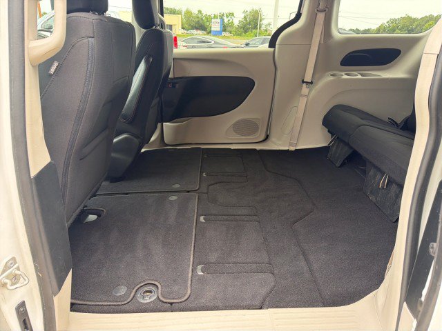 Used 2017 Chrysler Pacifica Touring w/ Tire & Wheel Group FWD image 20