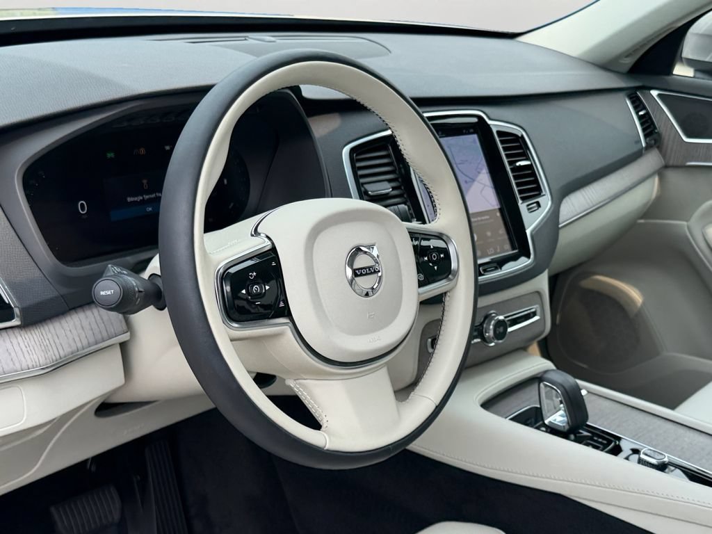 Certified 2023 Volvo XC90 B6 Plus AWD/4WD image 18