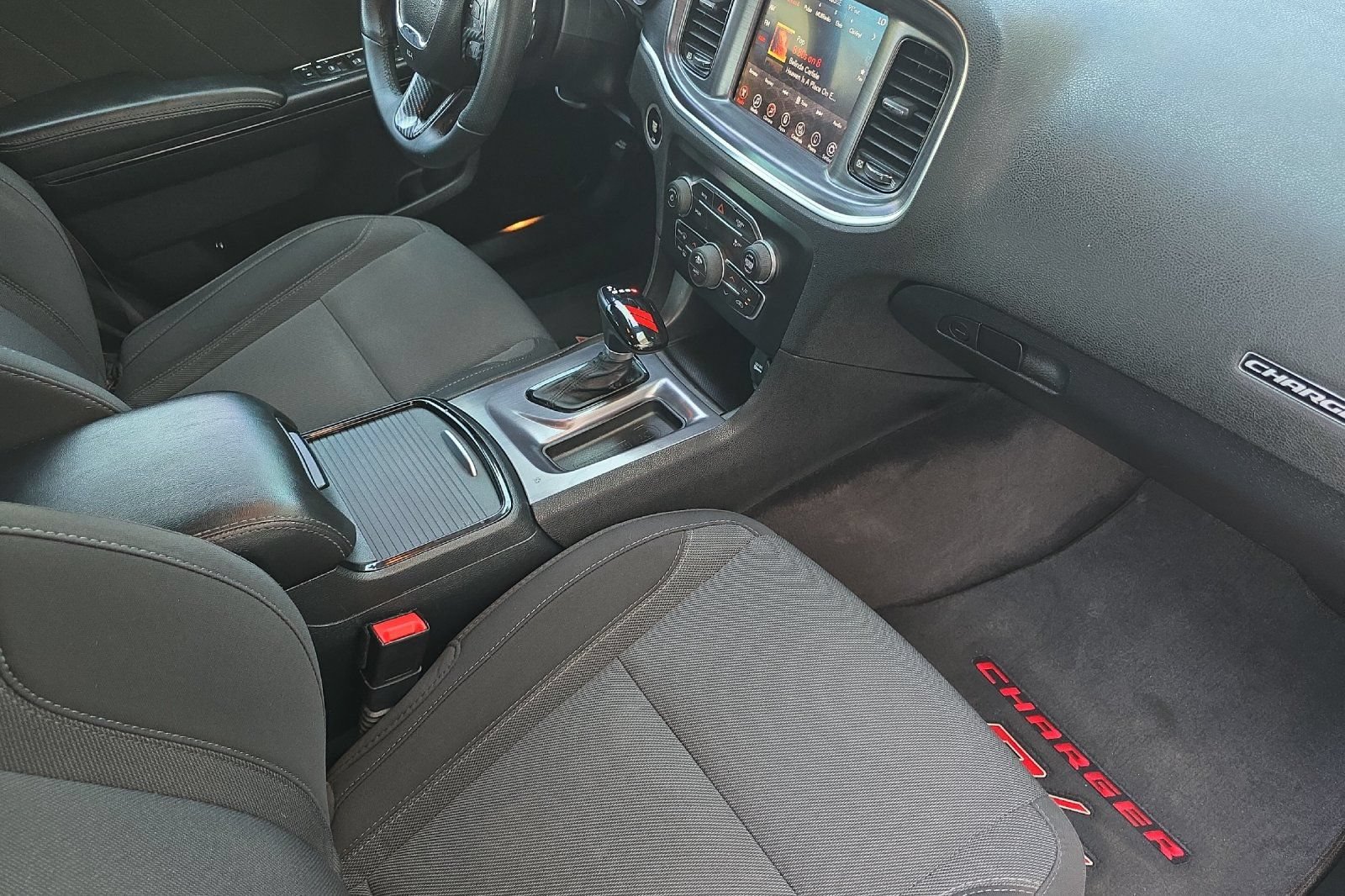 Used 2017 Dodge Charger R/T w/ Blacktop Package RWD image 15