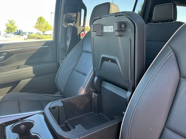 Used 2025 Chevrolet Suburban Premier w/ Sun And Tow Package AWD/4WD image 34