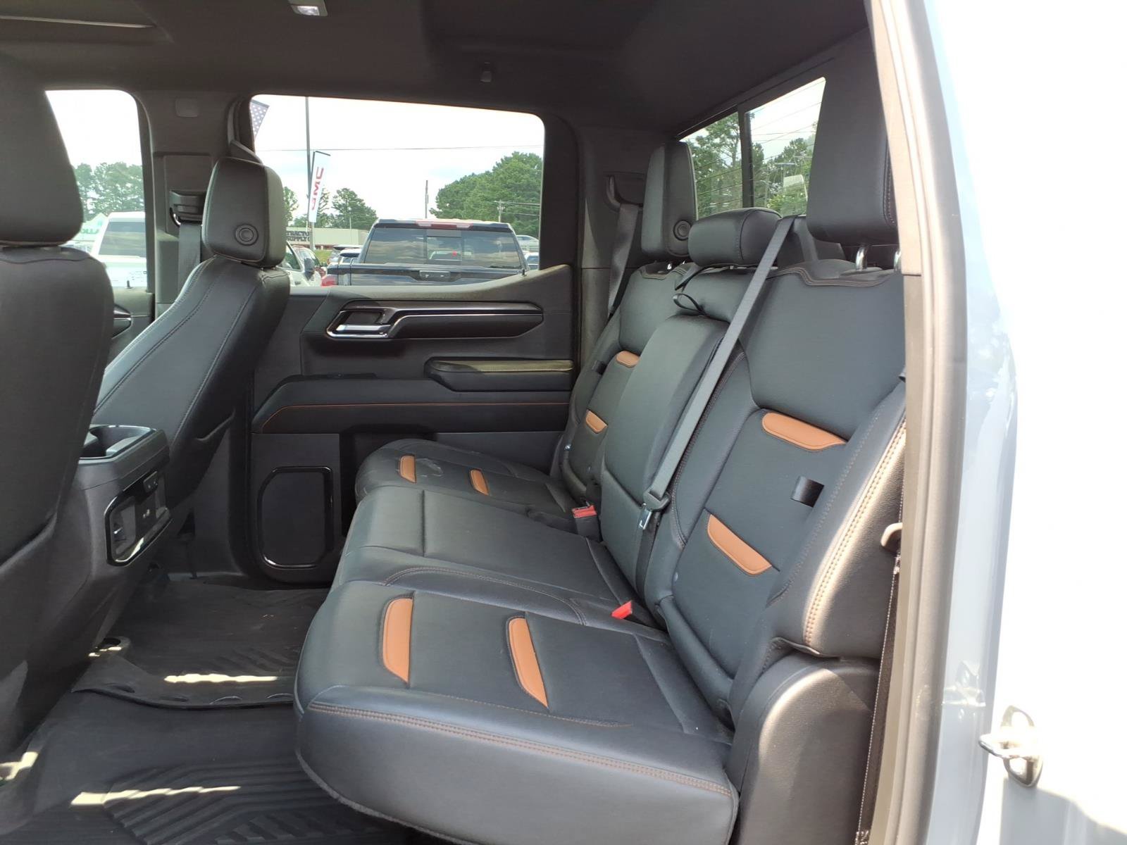 Used 2024 GMC Sierra 1500 AT4 w/ Technology Package AWD/4WD image 23
