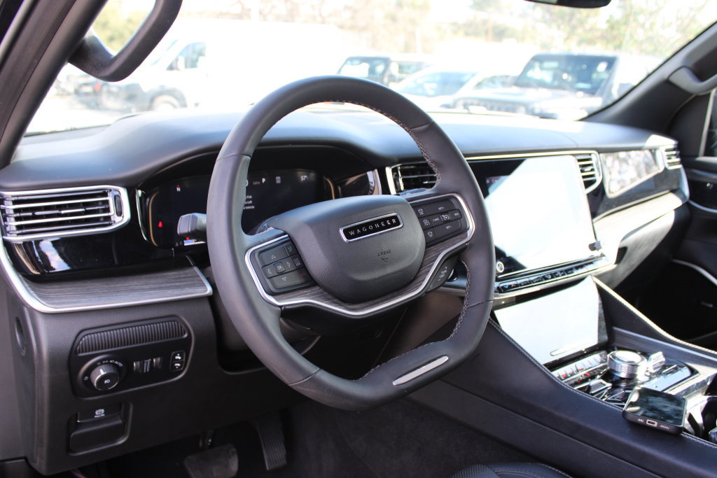 Used 2023 Jeep Wagoneer Series III w/ Premium Group I AWD/4WD image 33