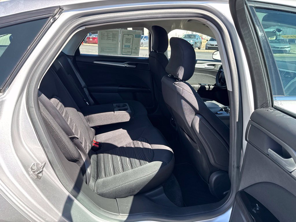 Used 2016 Ford Fusion SE FWD image 35