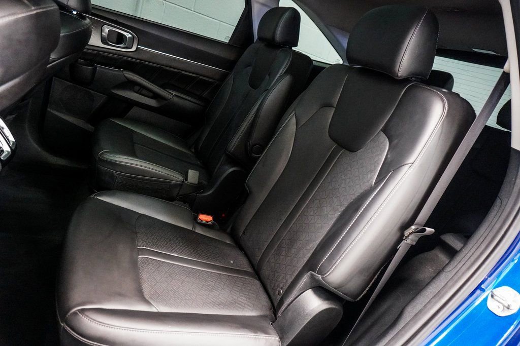 Used 2023 Kia Sorento SX image 9