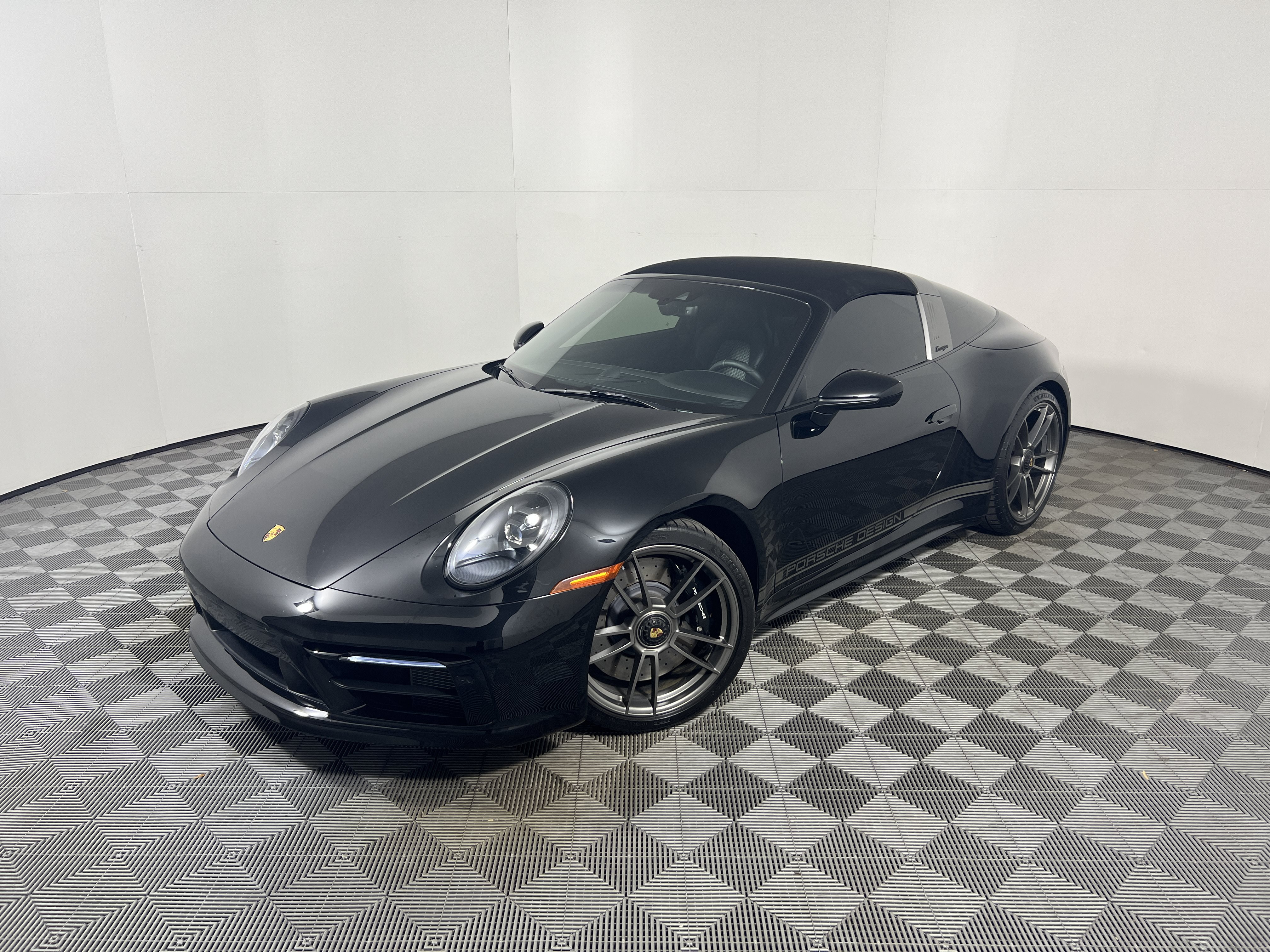 Certified 2024 Porsche 911 50th Anniversary Edition AWD/4WD image 1