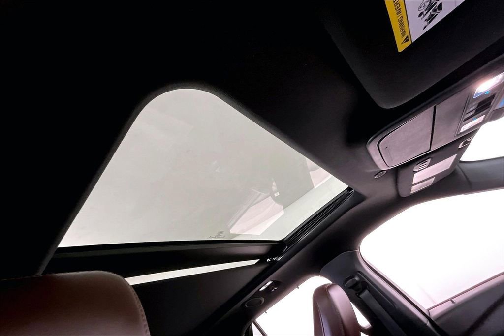 Used 2021 Ford Explorer Platinum w/ Equipment Group 601A image 22