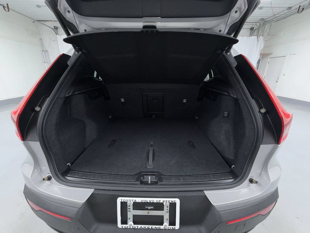 Used 2025 Volvo XC40 B5 Plus AWD/4WD image 16