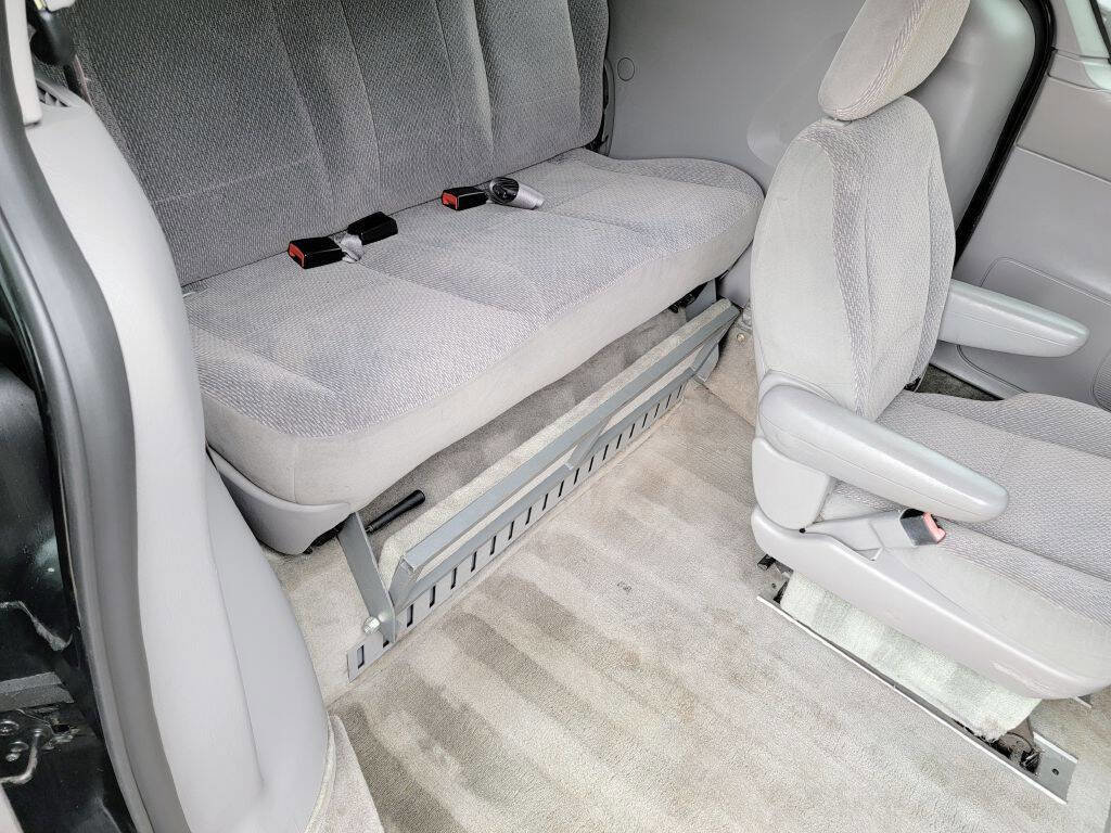 Used 2003 Ford Windstar SE image 34