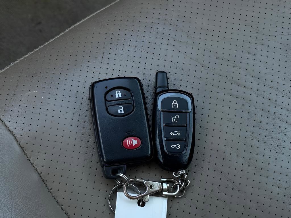 Used 2011 Toyota RAV4 Limited AWD/4WD image 35