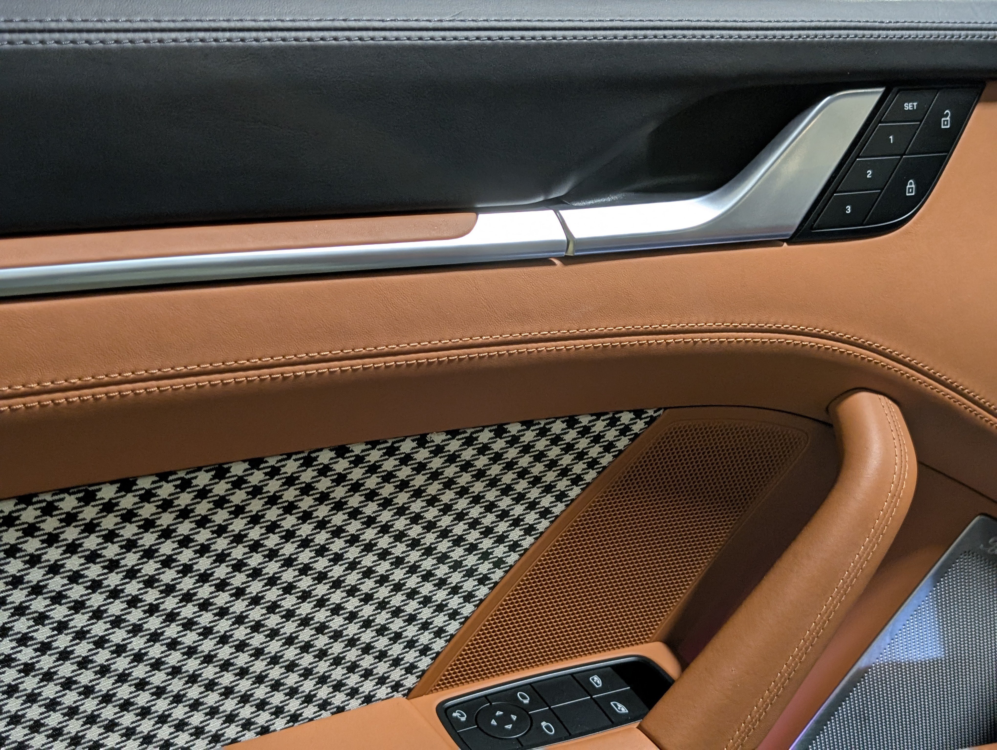 Certified 2023 Porsche 911 Sport Classic RWD image 25