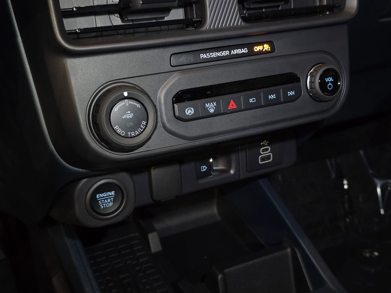 New 2025 Ford Maverick Lariat w/ Black Appearance Package image 29