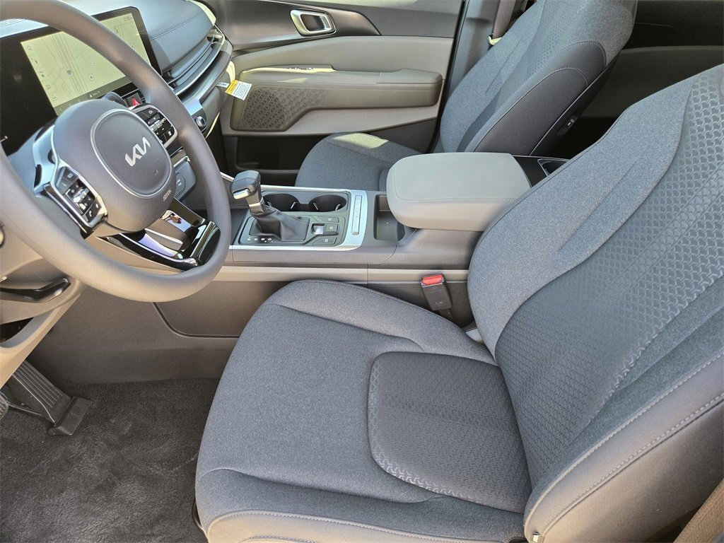 New 2026 Kia Carnival LX image 9