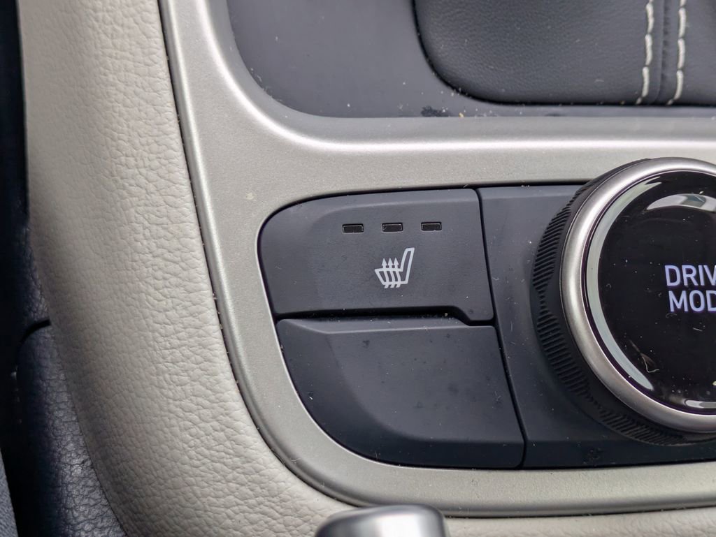 Certified 2025 Hyundai Venue Limited image 24