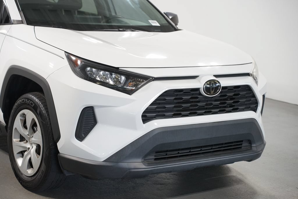 Used 2021 Toyota RAV4 LE FWD image 4