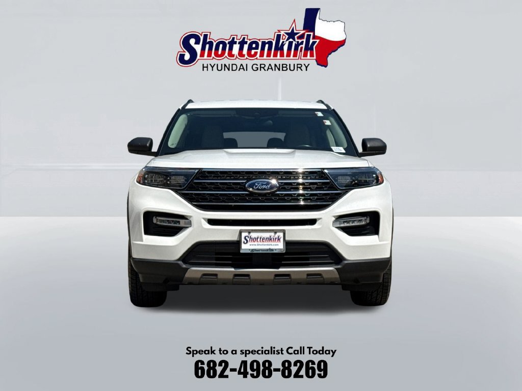 Used 2023 Ford Explorer XLT w/ Equipment Group 202A AWD/4WD image 2