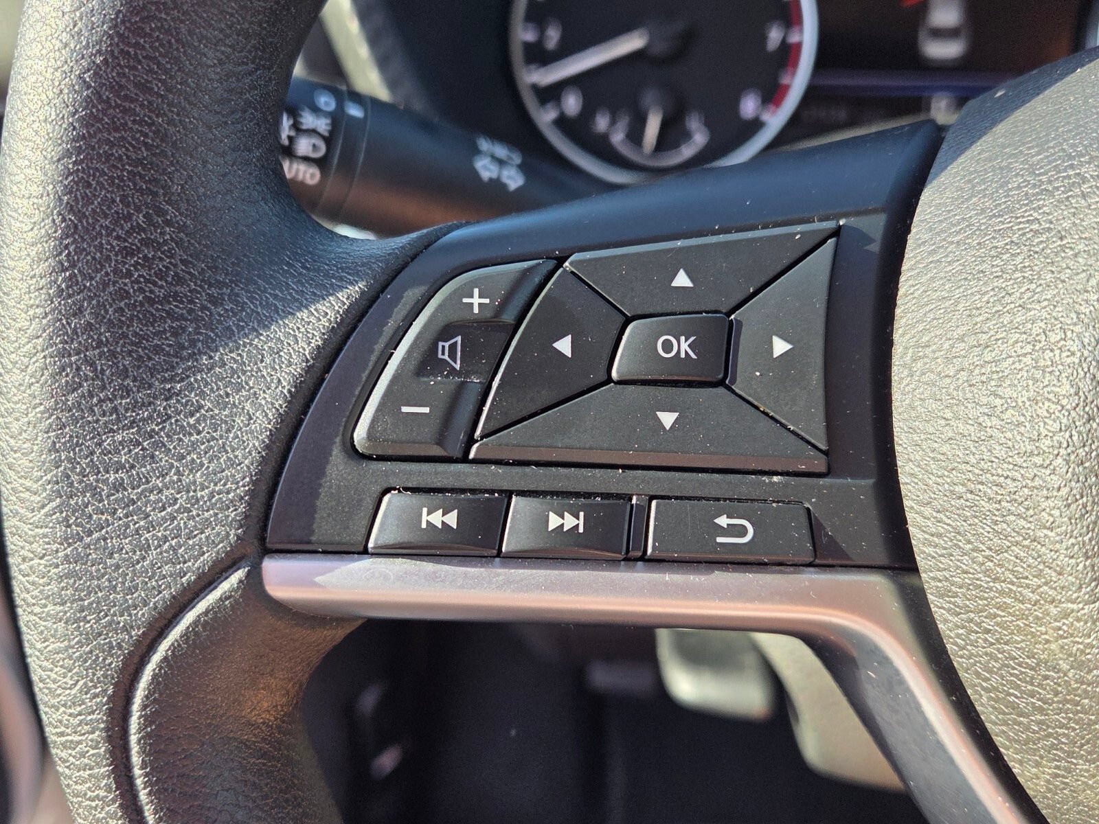 Used 2024 Nissan Sentra SV FWD image 25